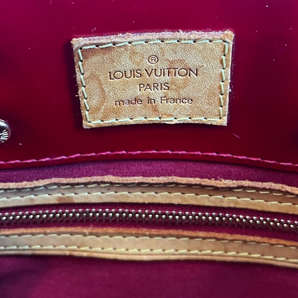 Louis Vuitton Authentic Vernis Reade PM Red Metallic Monogram Small Tote Bag - Picture 5 of 13